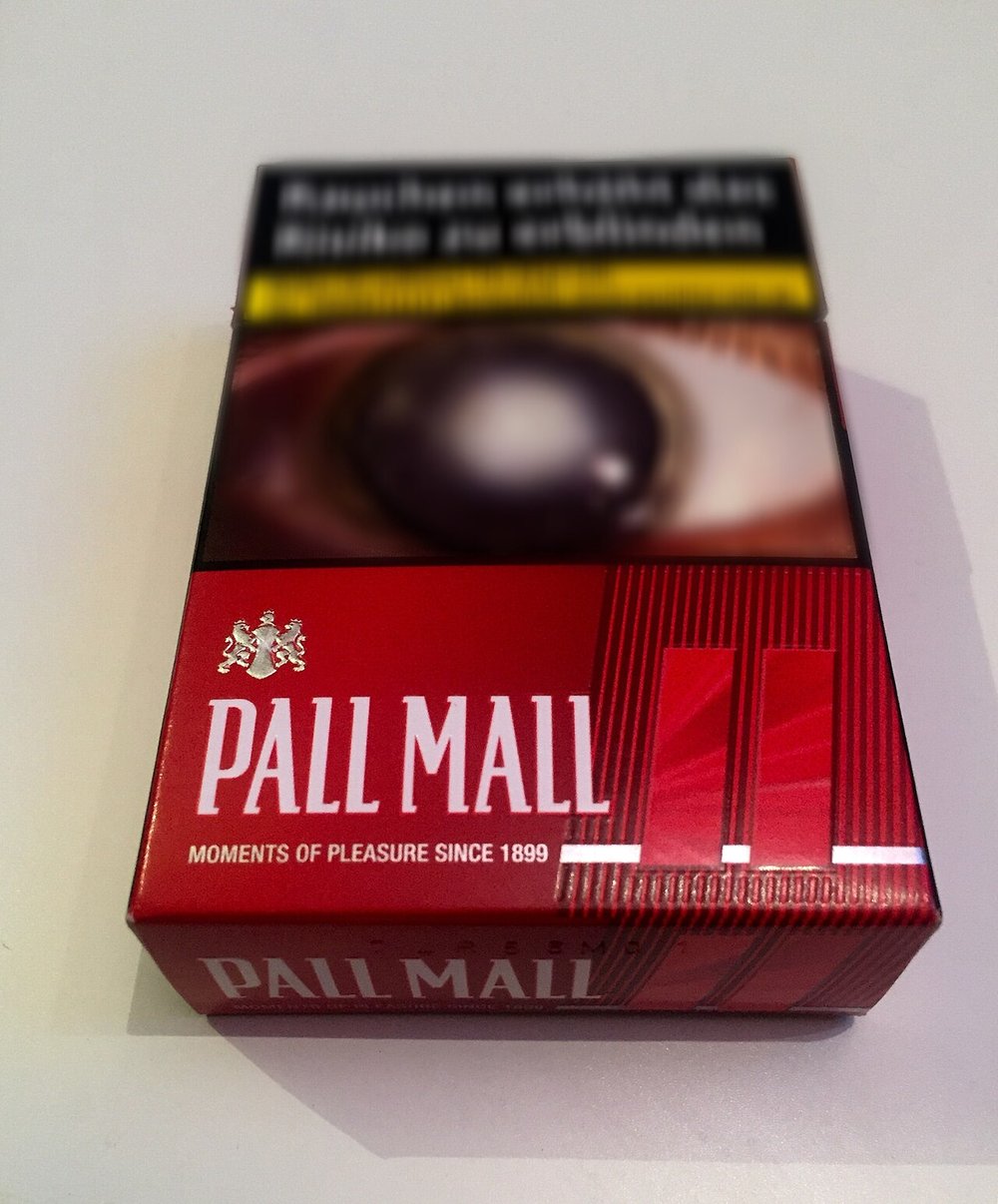 Packung Pall Mall Red (20 Stück, Klappschachtel) mit Wappen, Wortmarke und kombiniertem Bild-Text-Warnhinweis, Deutschland 2017